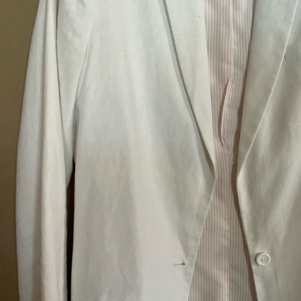 Larry Levine linen blend White Blazer. Size 10 - Picture 3 of 8